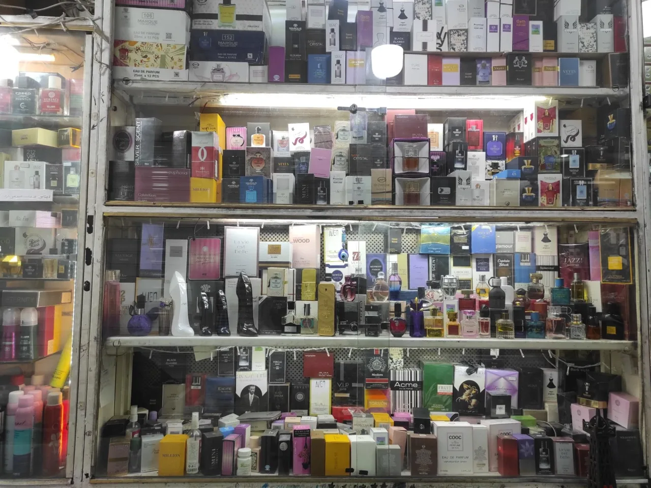 عطر گیتی - تصویر 2