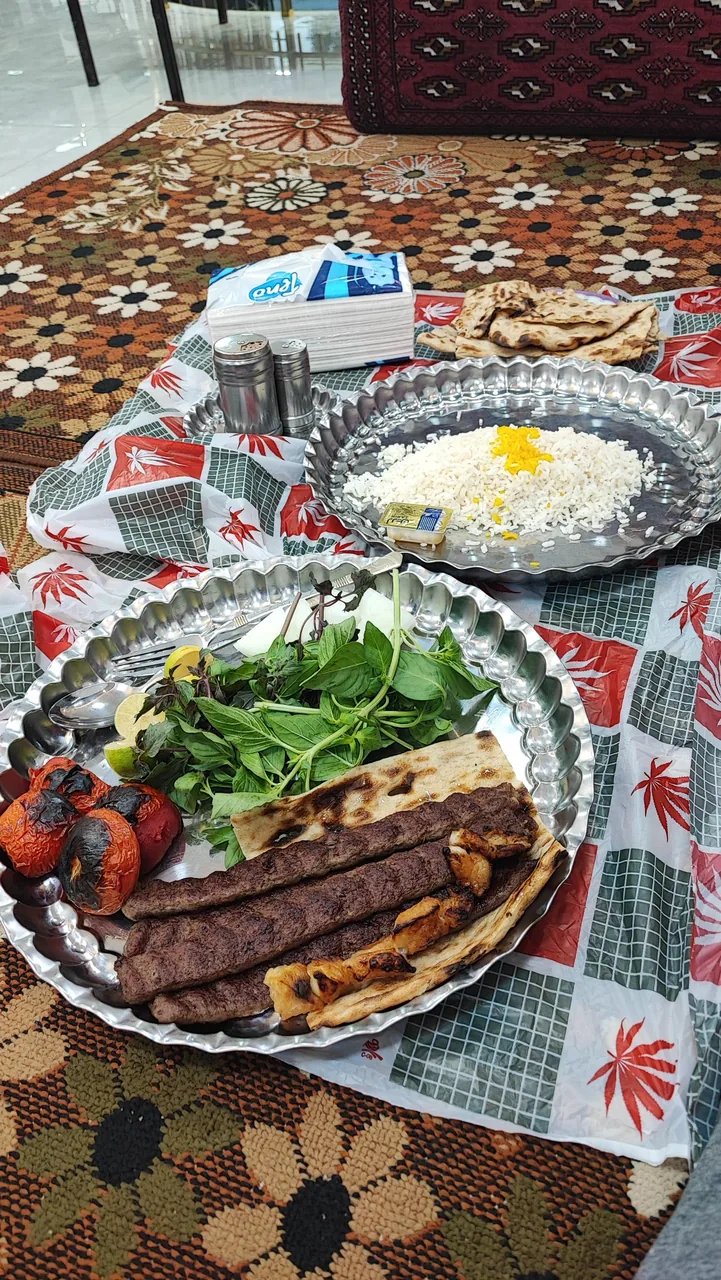 کبابی گلبرگ گلپایگانی - تصویر 2
