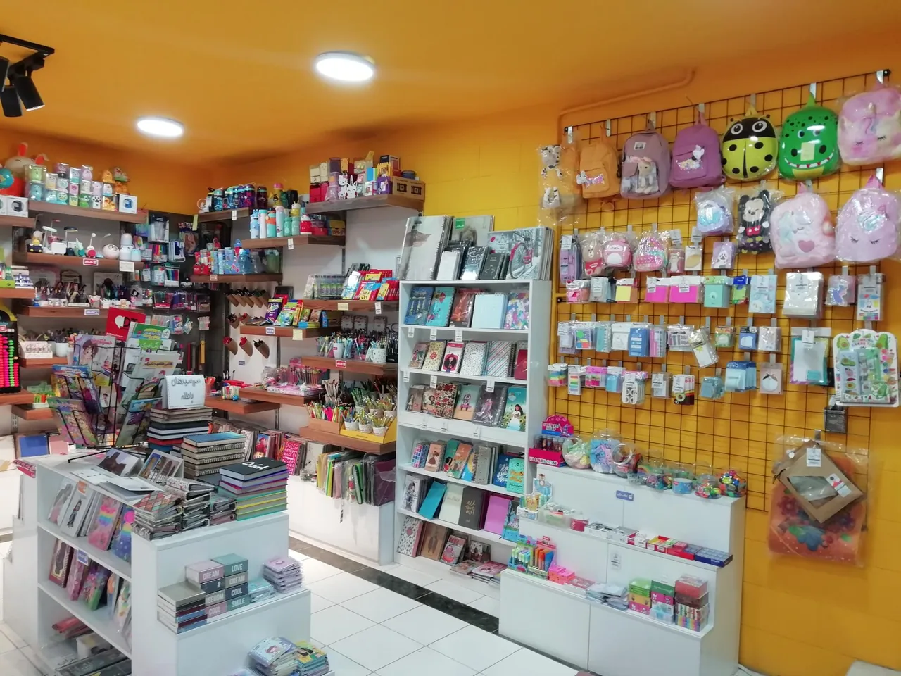 کتابفروشی بوک لند - تصویر 5