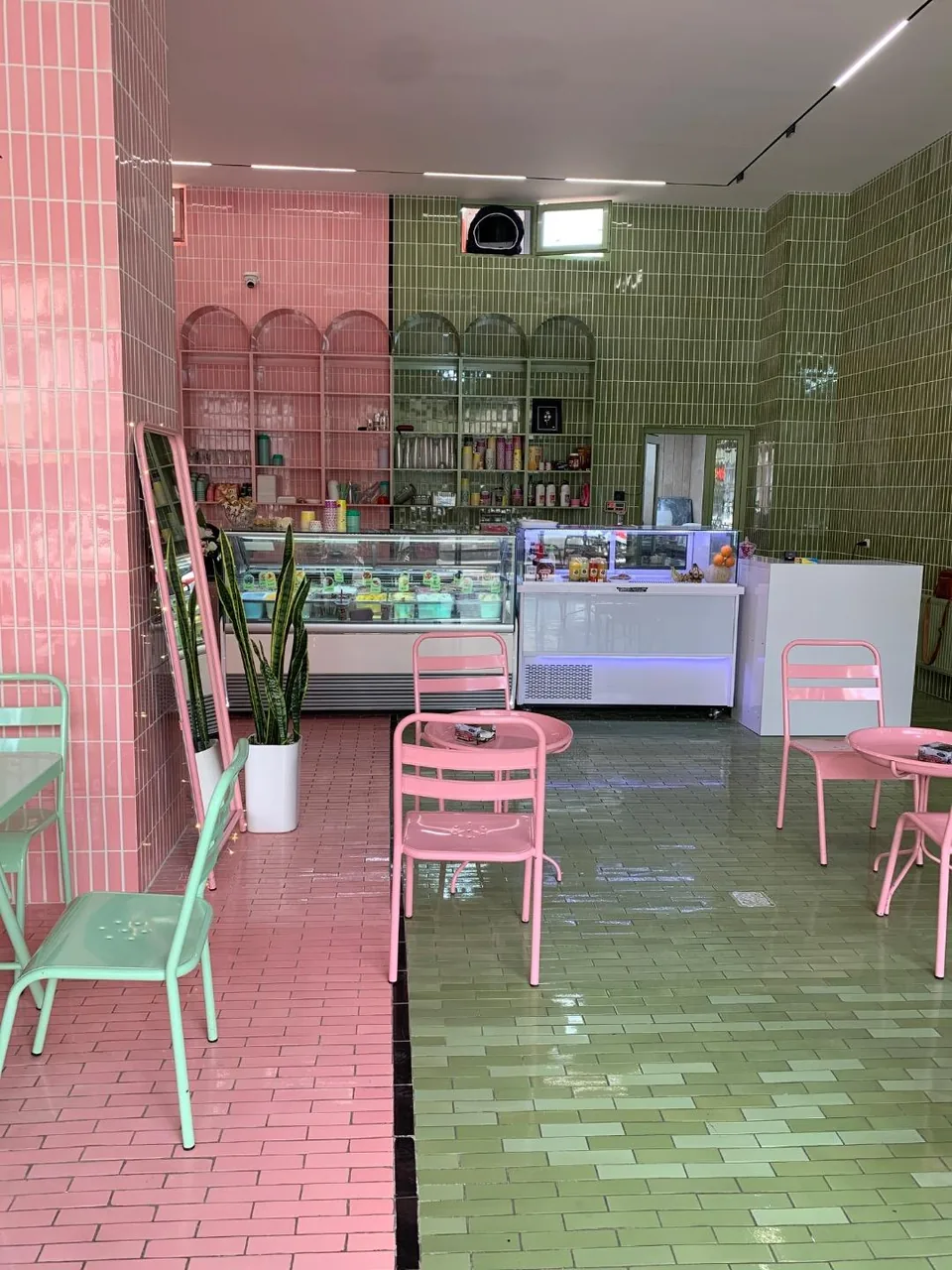 کافه بستنی ماه - تصویر 3