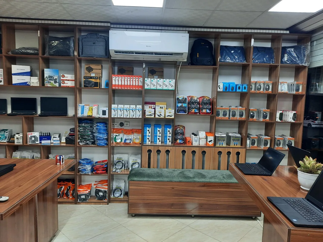فروشگاه کامپیوتر رابوسان - تصویر 3
