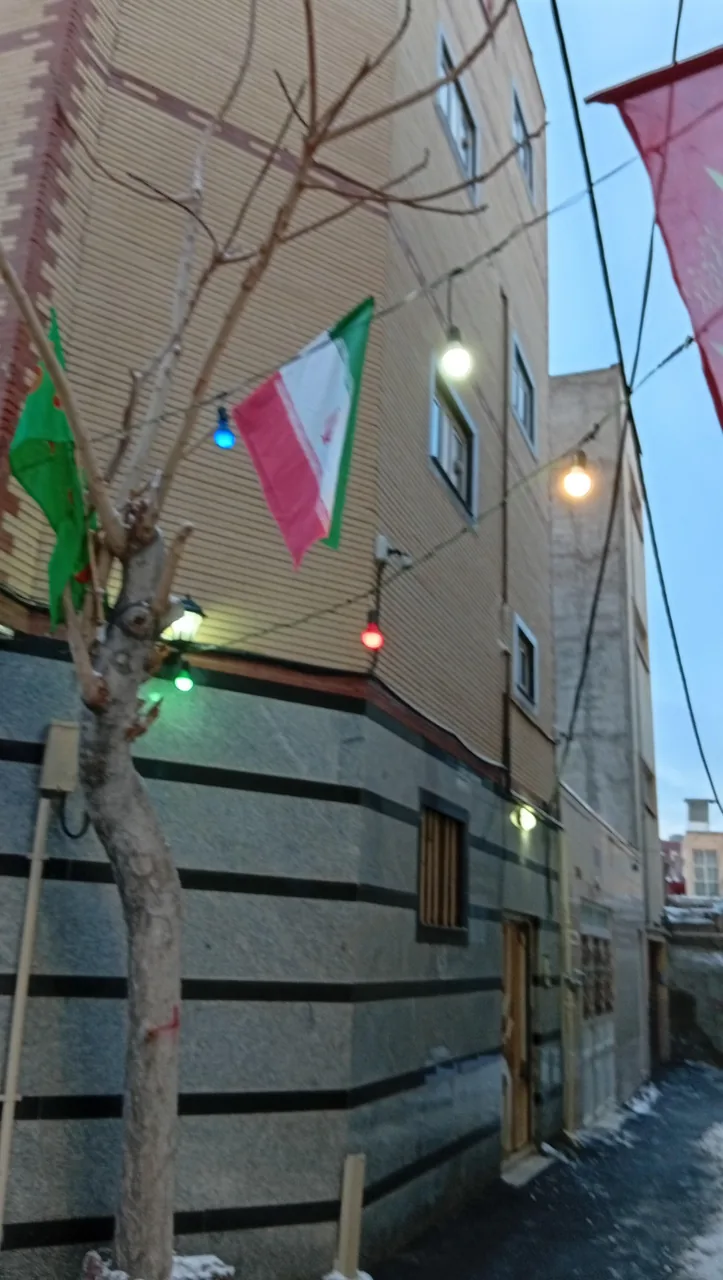 ساختمان عقاب طلایی - تصویر 2