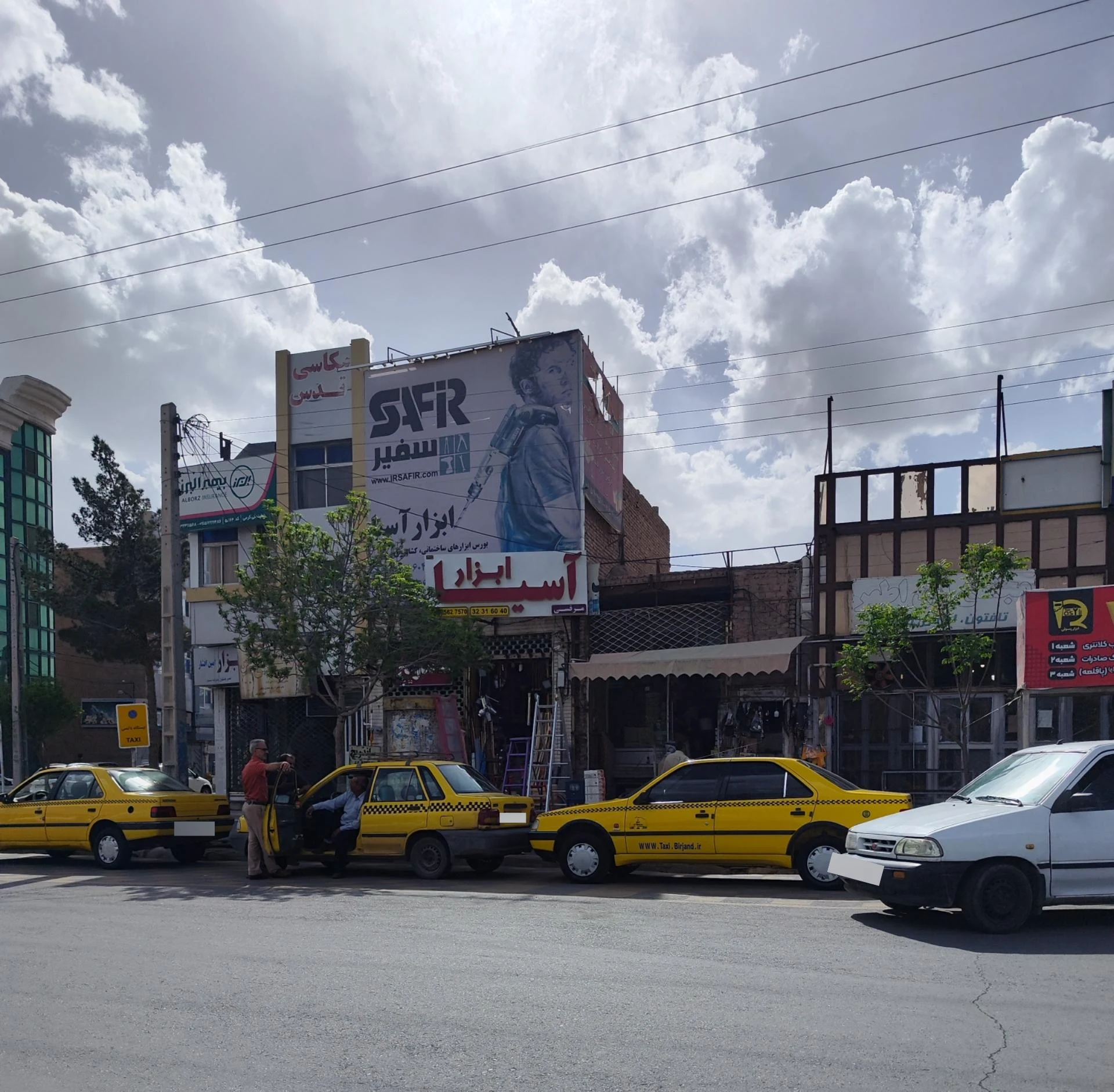 ابزار آزادی (علی آبادی)