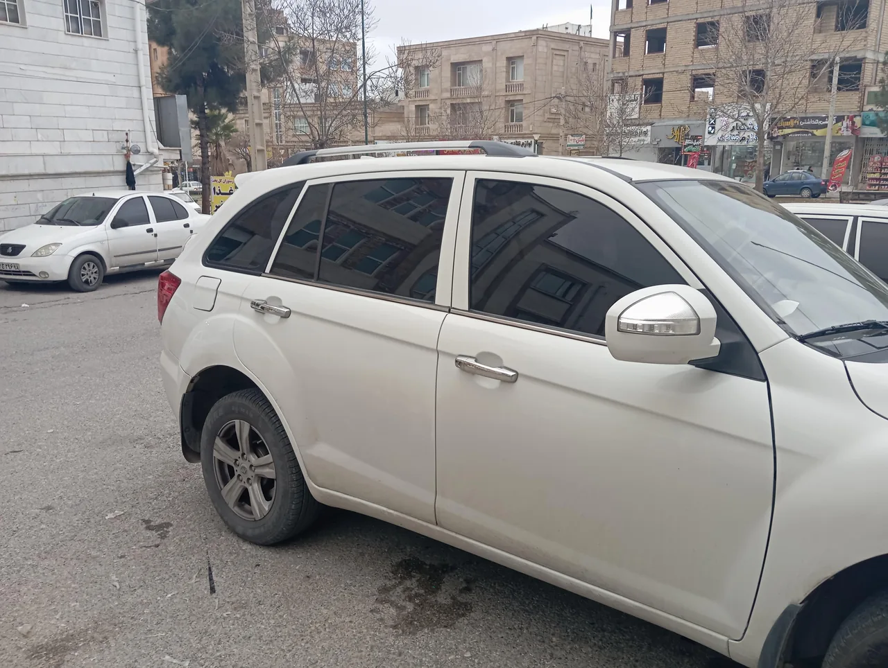 شیشه دودی حسین