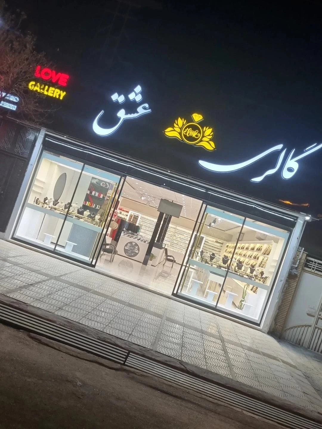 گالری نیمرخ