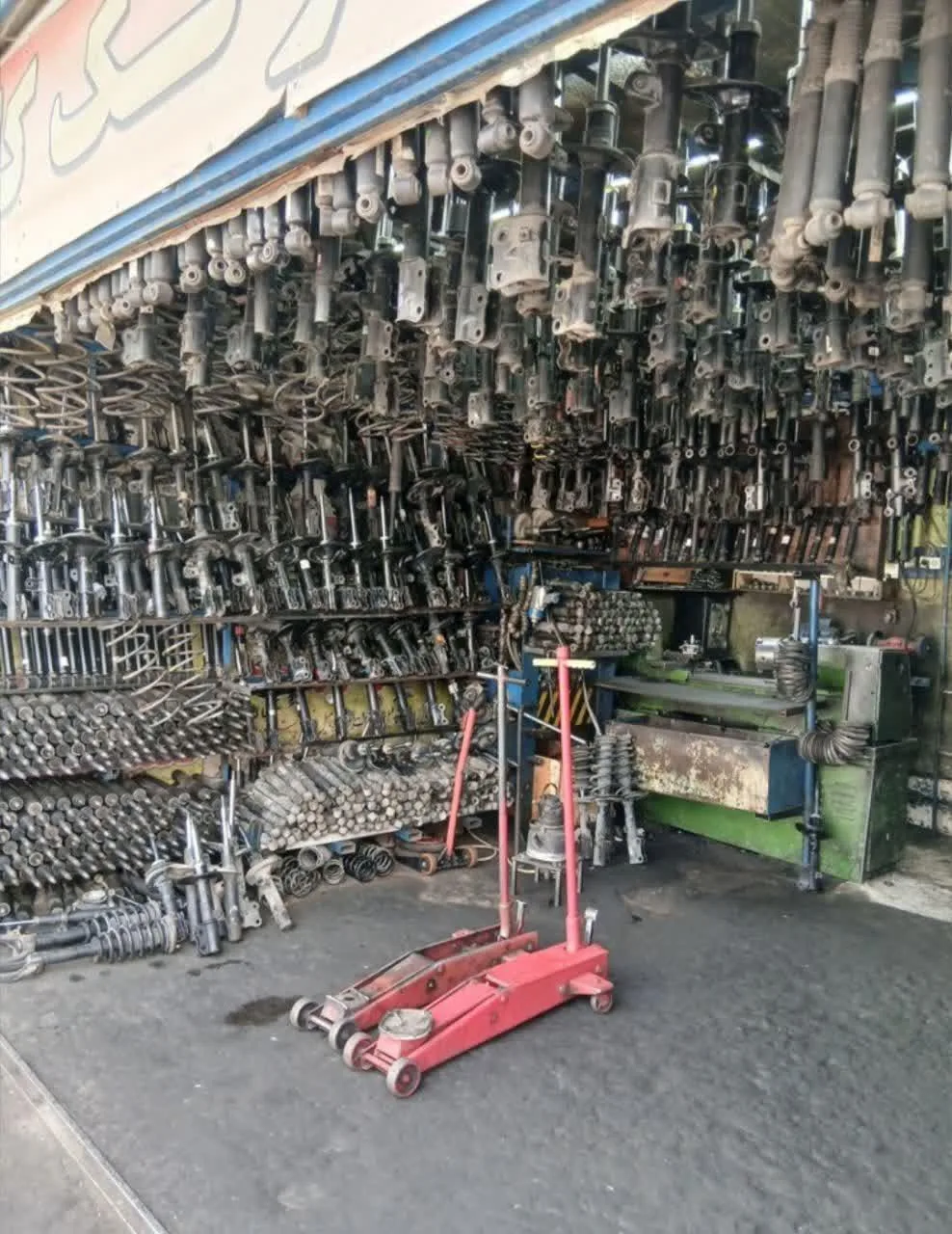 تعمیرگاه کمک فنر تک کار مهدی و شاپور