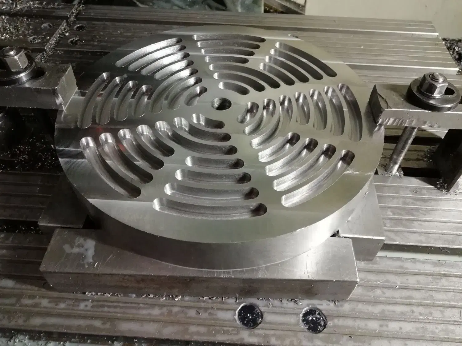 قالب‌سازی و خدمات فرز CNC - تصویر 2