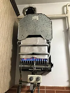 نصب و تعمیر آبگرمکن و بخاری در یخسازی
