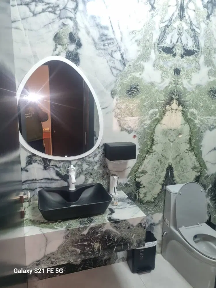 کاشی و سرامیک‌کار در شادآباد