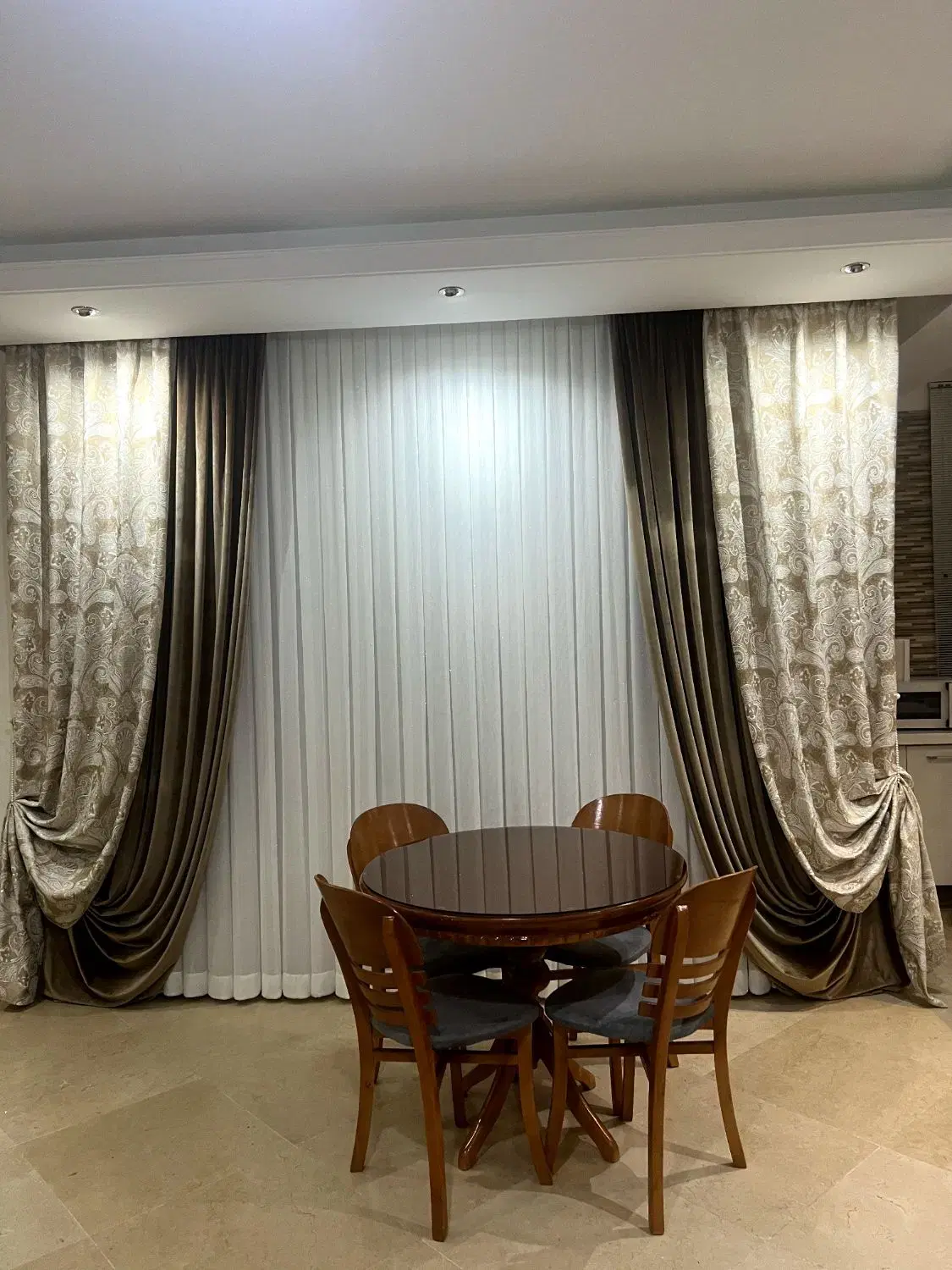 نصب پرده در عبدل‌آباد - تصویر 2
