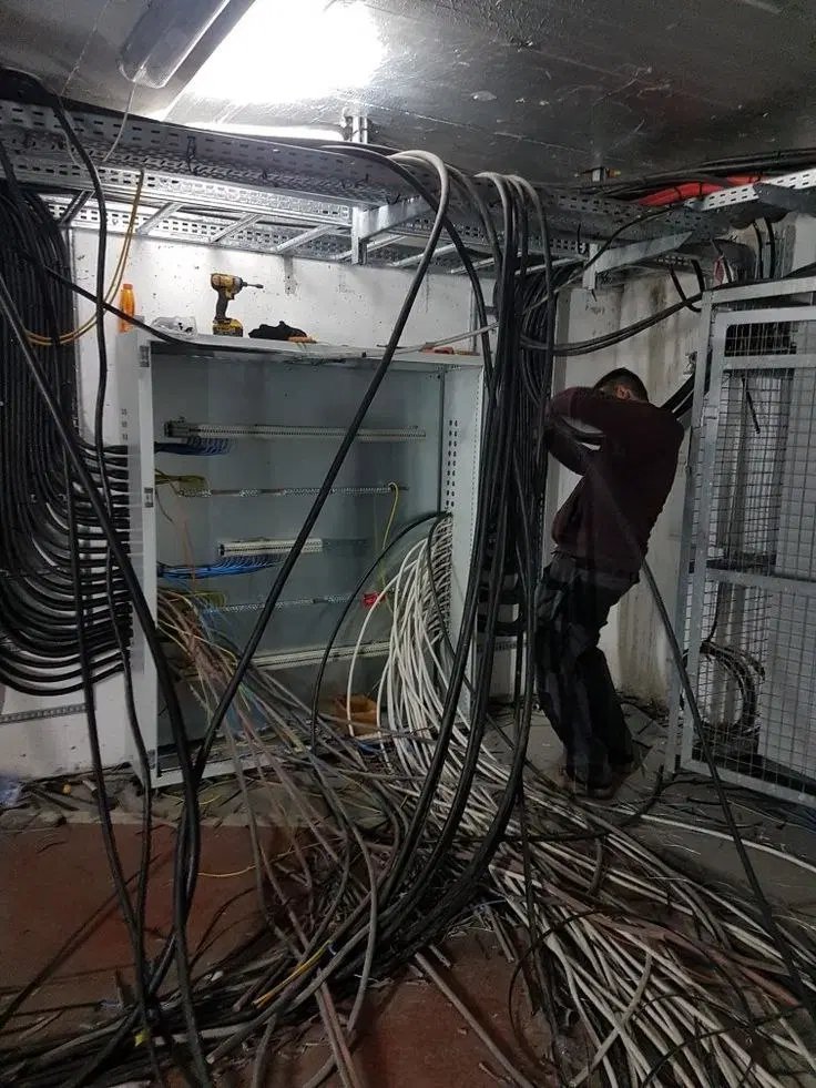 برق‌کار و تأسیسات در سعادت‌آباد - تصویر 3