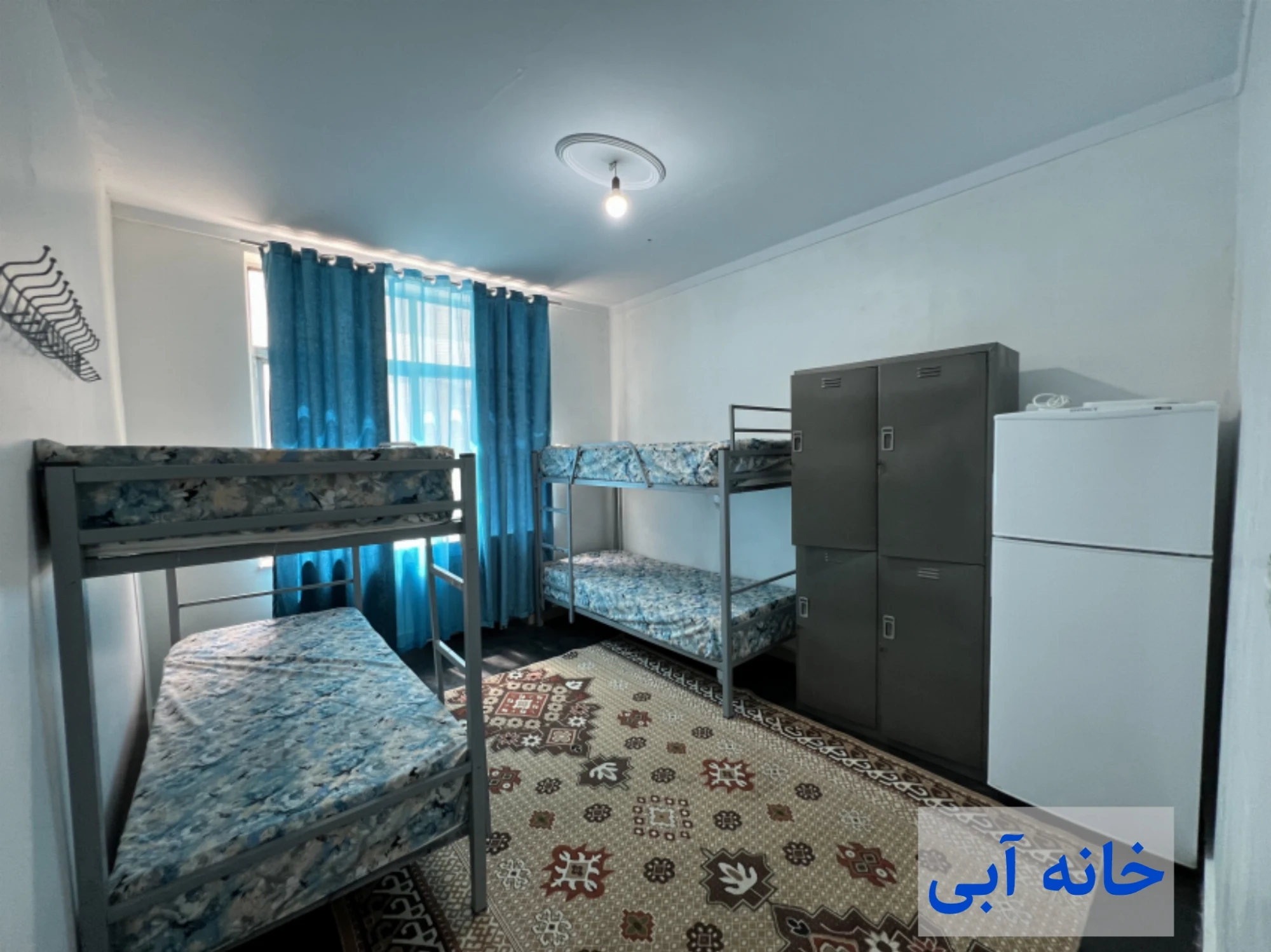 خوابگاه دخترانه خانه آبی - تصویر 2