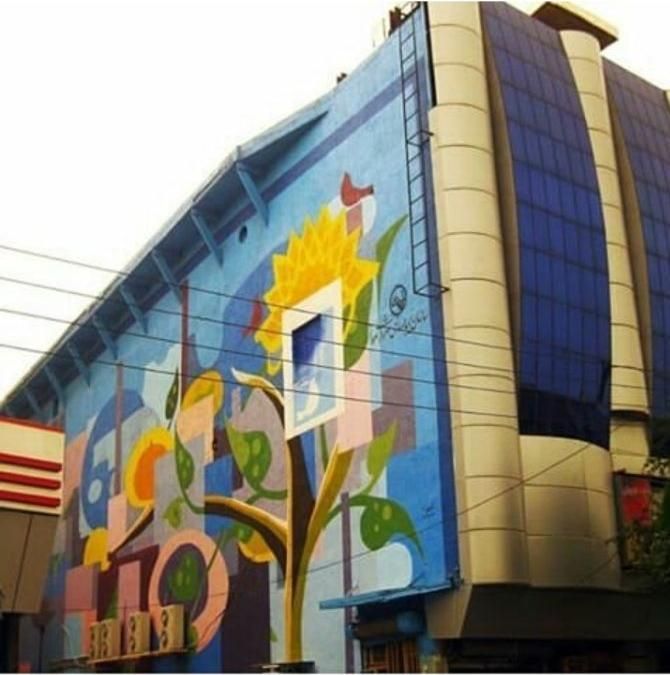 نقاشی دیواری و ساختمان در کوروش