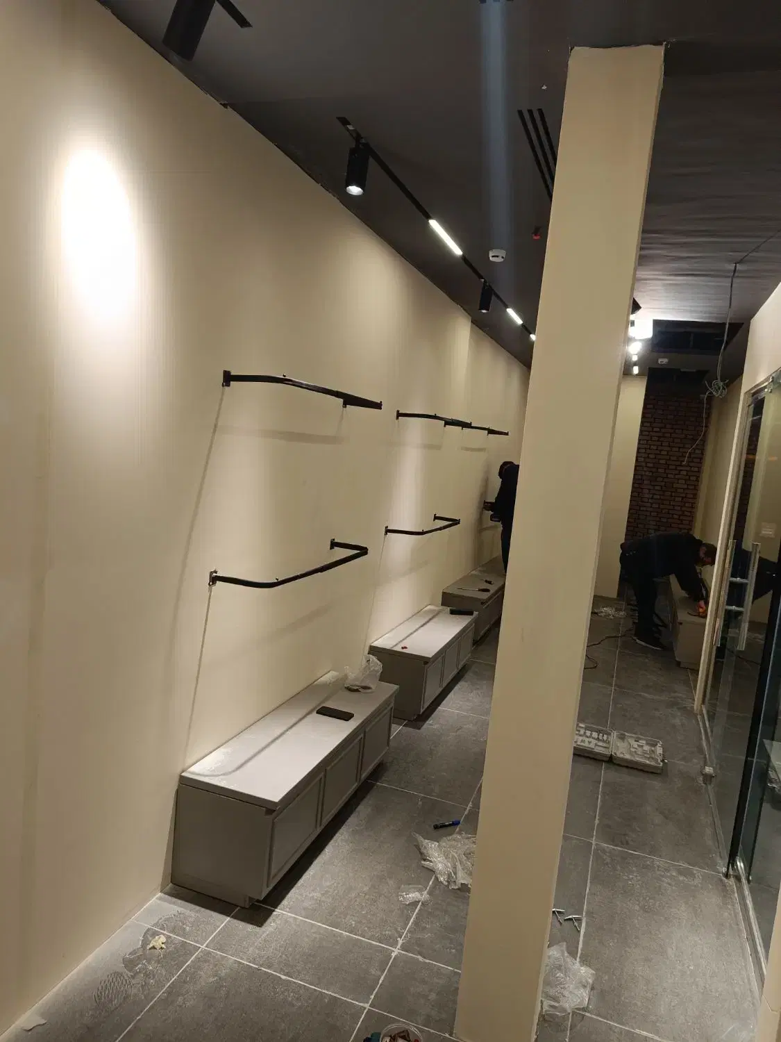 ساخت و نصب دکور و رگال فروشگاهی در حسن‌آباد - تصویر 9