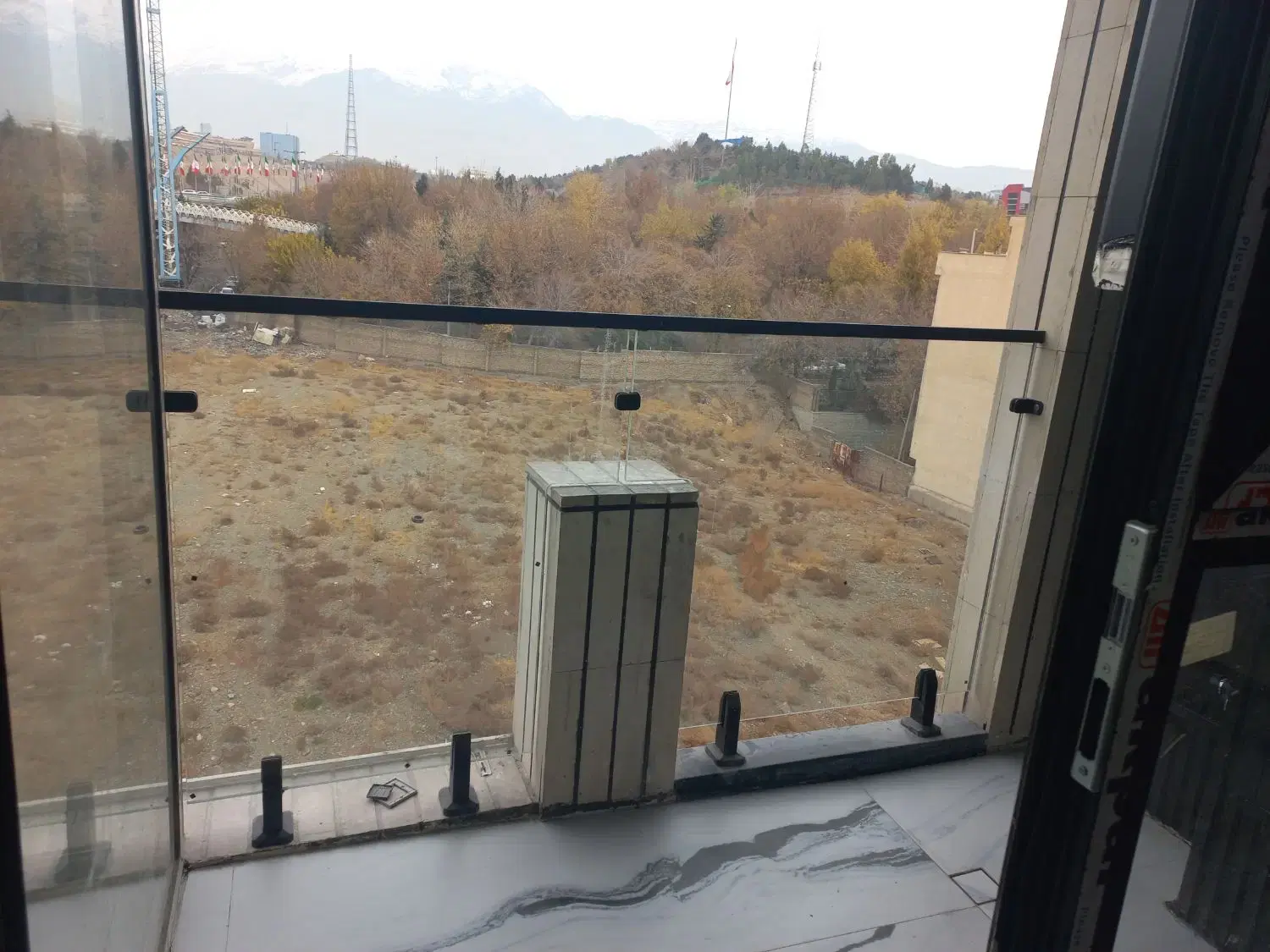 شیشه سکوریت و پارتیشن شیشه‌ای در شادمان - تصویر 12
