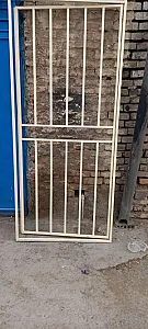 درب و حفاظ آهنی در نعمت‌آباد