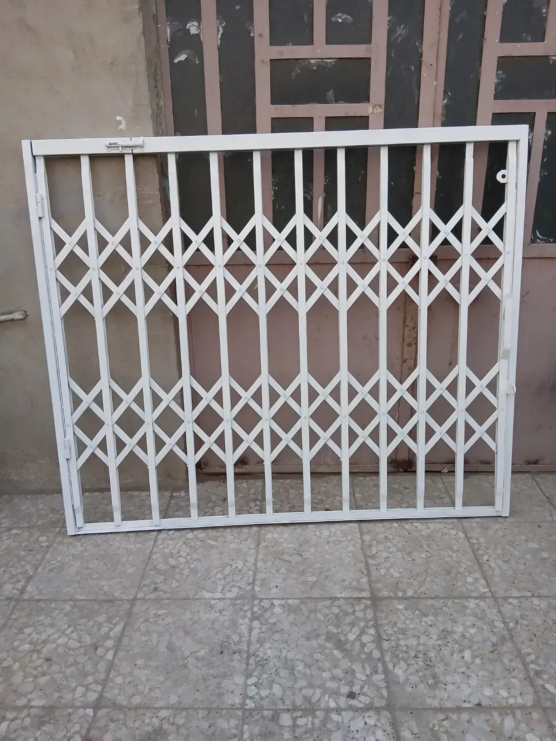 درب و حفاظ آهنی در نعمت‌آباد - تصویر 4