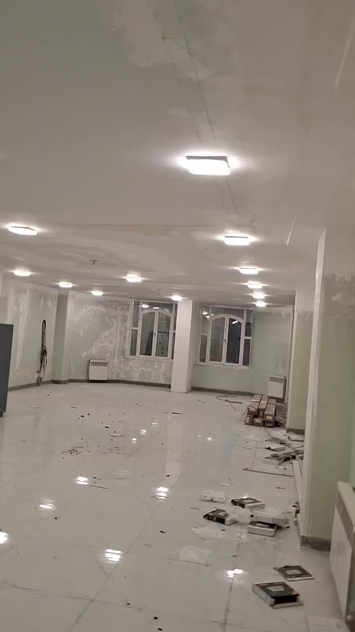 برق‌کار ساختمان در بهار