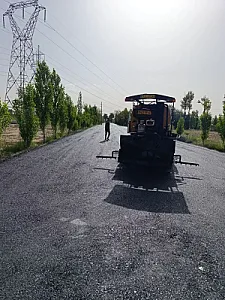 اجرای آسفالت و زیرسازی راه در شادآباد