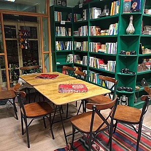 کافه کتاب و هنر همای