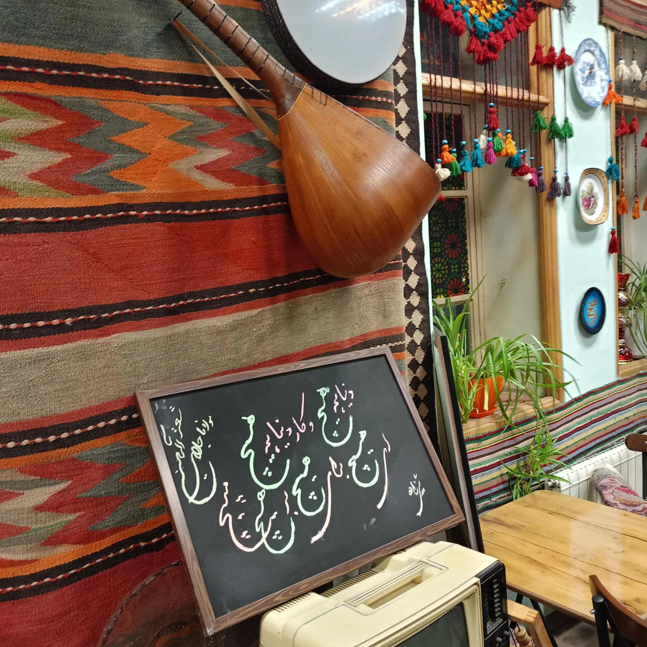 کافه کتاب و هنر همای - تصویر 3