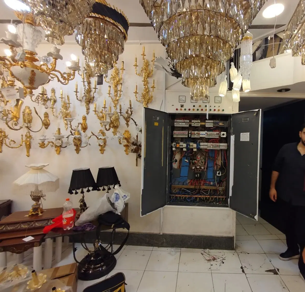برق‌کاری ساختمان در جمهوری - تصویر 9