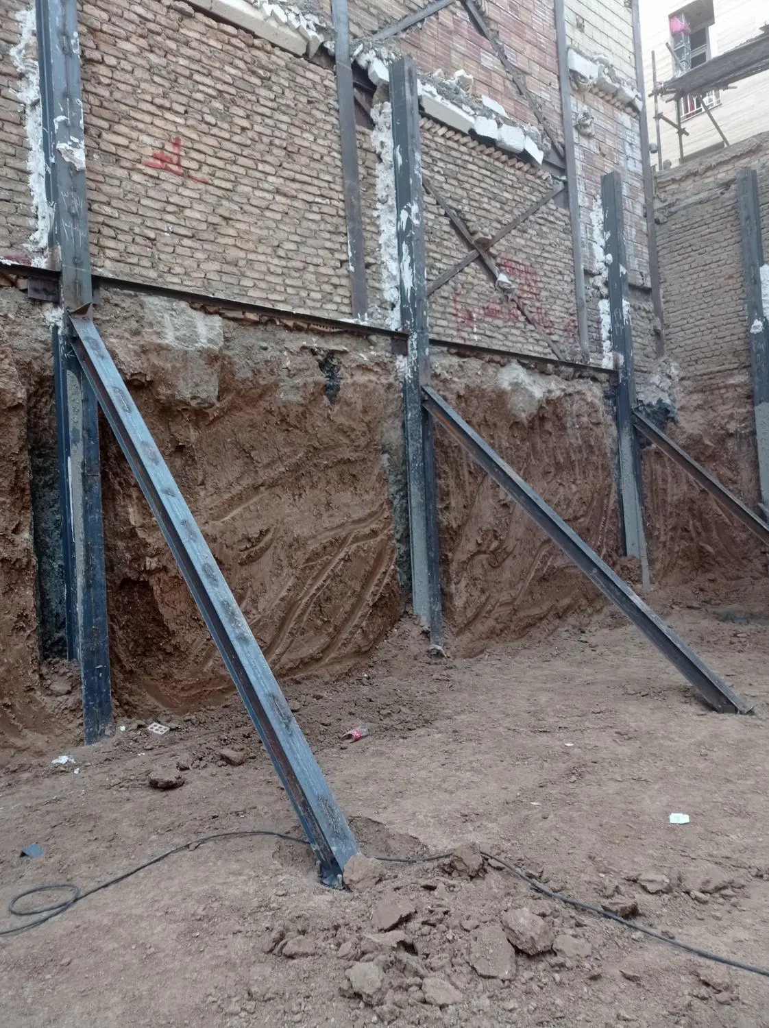 جوشکاری اسکلت فلزی در آذری - تصویر 2