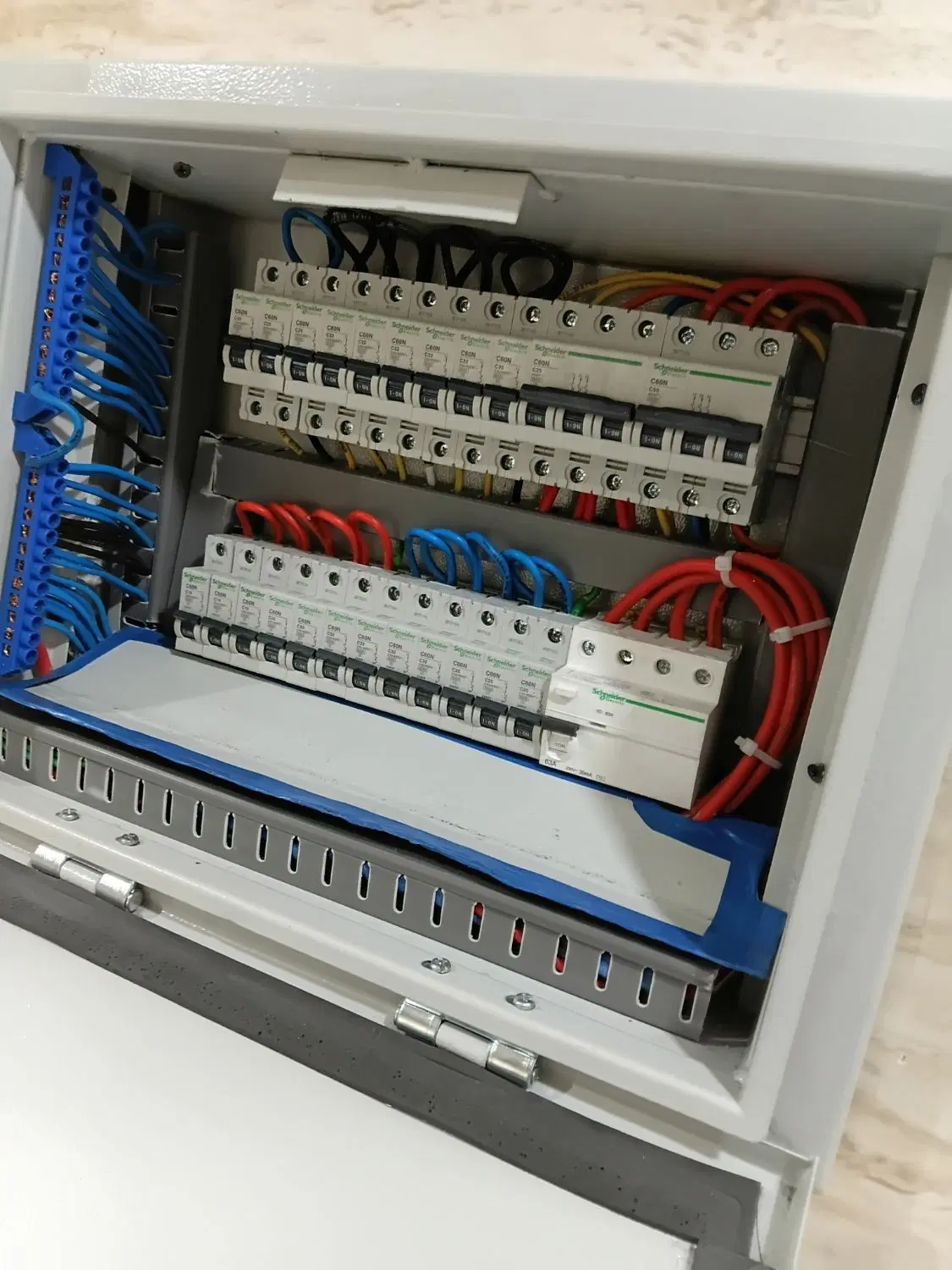 برق‌کاری و نصب دوربین در پرستار