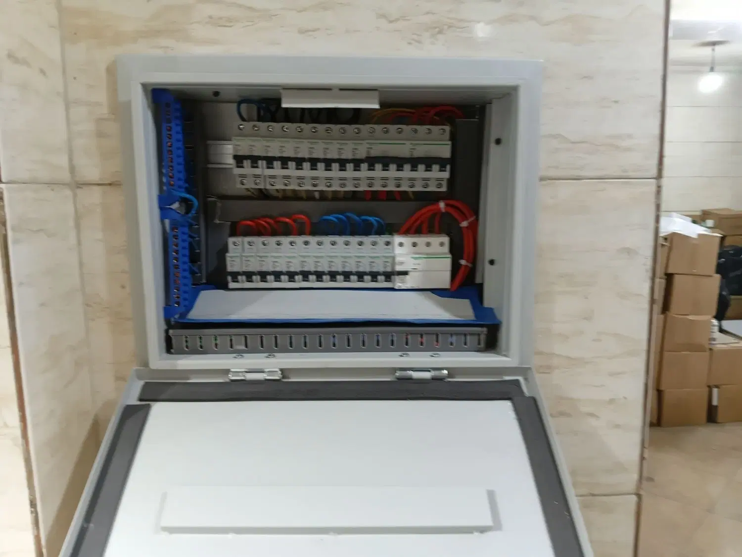 برق‌کاری و نصب دوربین در پرستار - تصویر 3