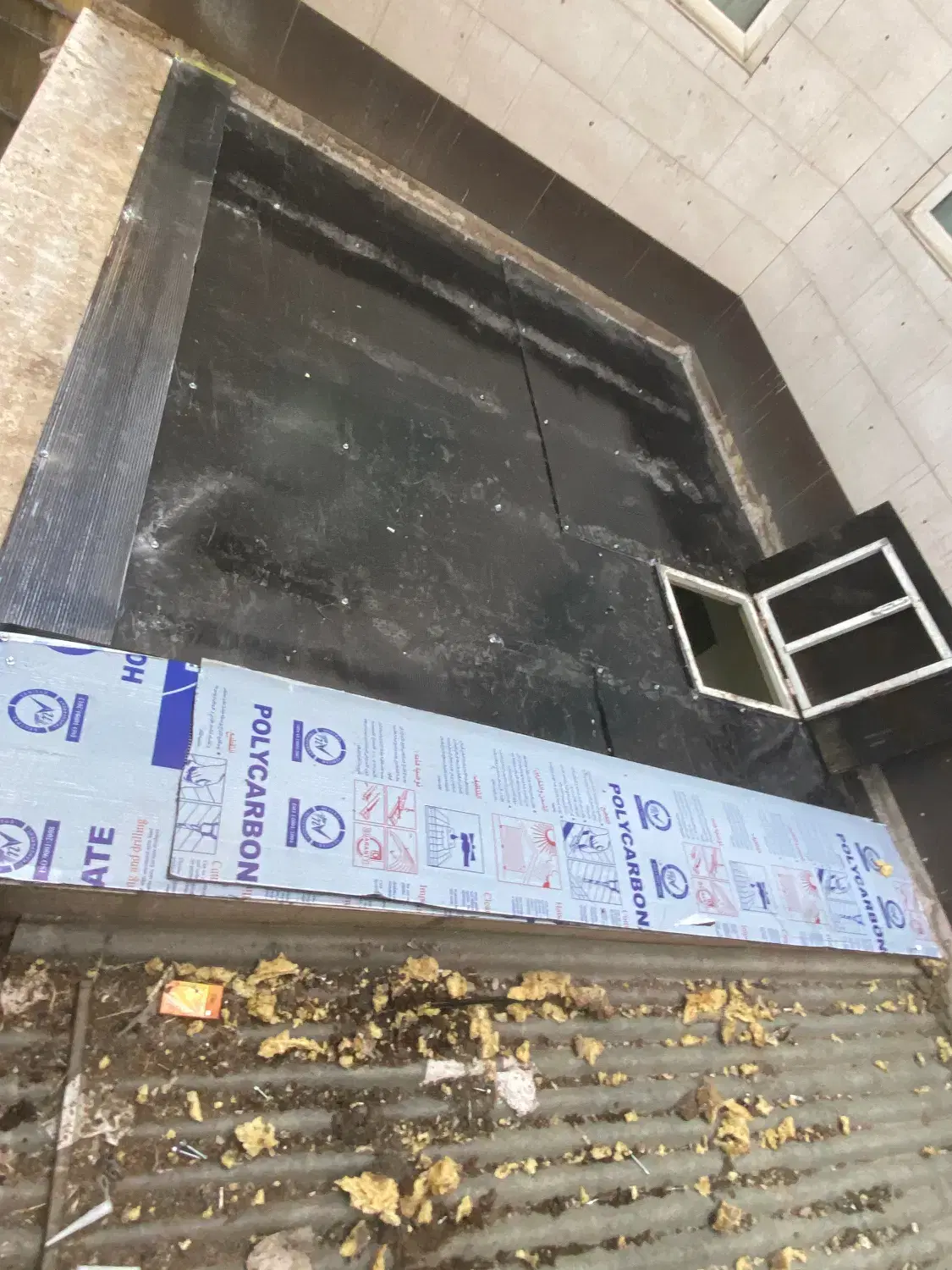 سقف شیروانی در بازار آهن - تصویر 2