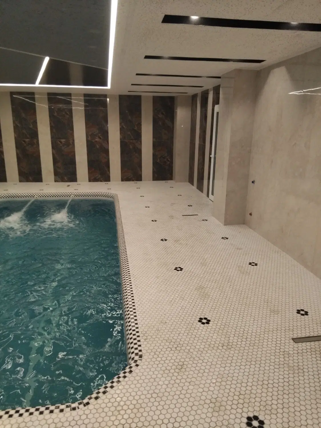 بازسازی و تعمیرات ساختمان در مرزداران
