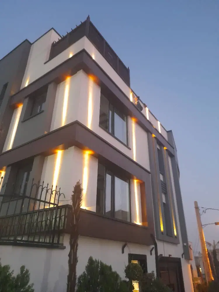 کار در ارتفاع و پیچ و رولپلاک نما در حکیمیه - تصویر 4