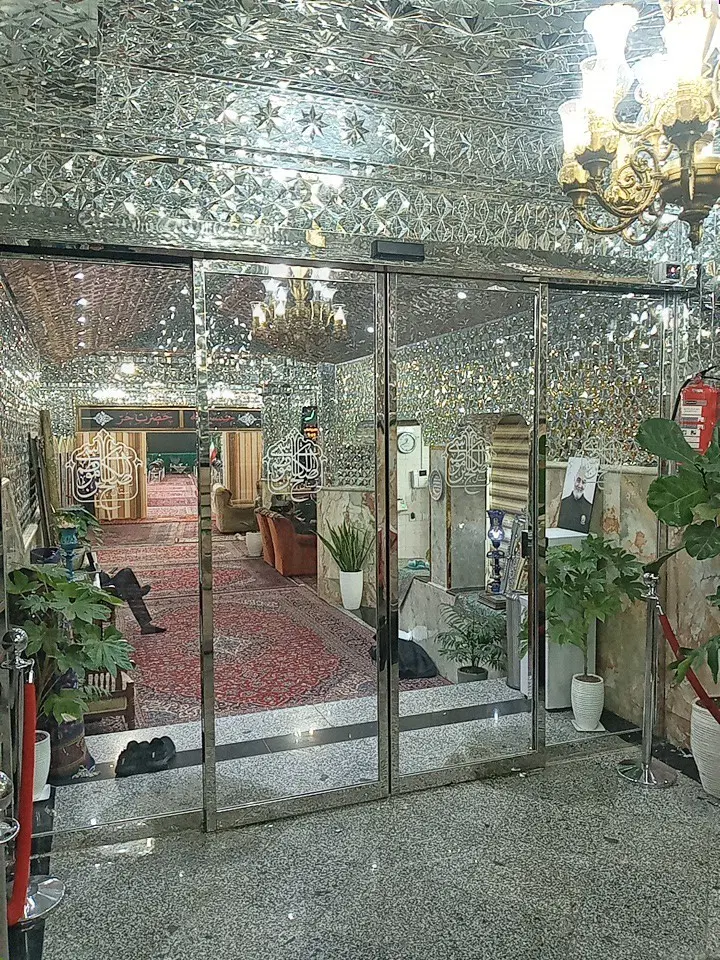 درب اتوماتیک شیشه‌ای در تهرانپارس