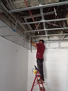 برق‌کار ساختمان در نصرت