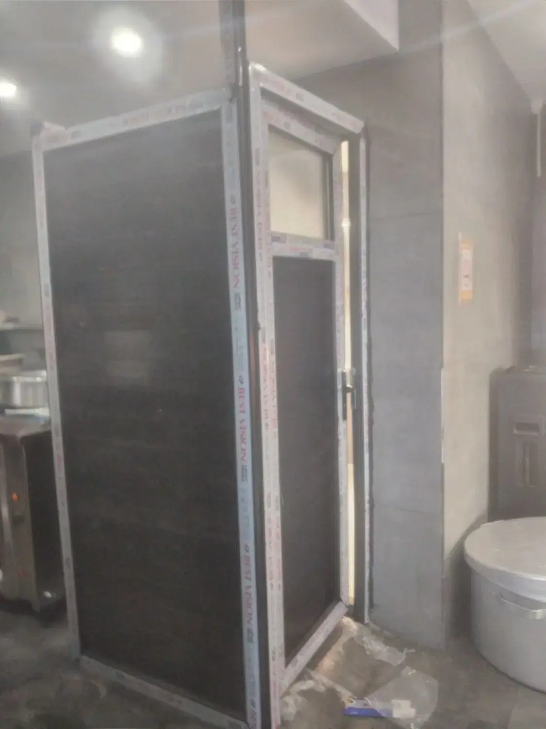 درب و پنجره UPVC در خزانه - تصویر 2