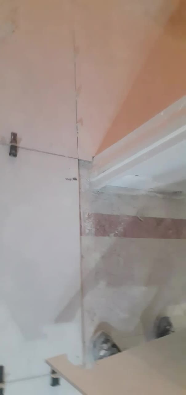 کاشی‌کاری و بازسازی ساختمان در صادقیه