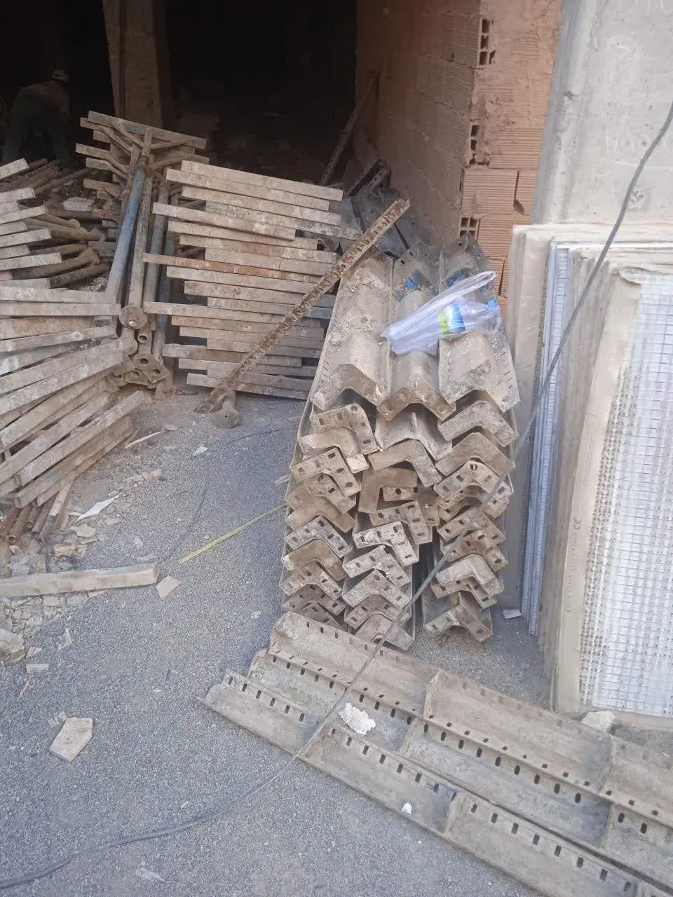 آرماتوربندی و قالب‌بندی در شهرک ابوذر - تصویر 7