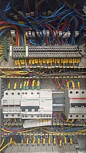 برق‌کار ساختمان در جنت‌آباد