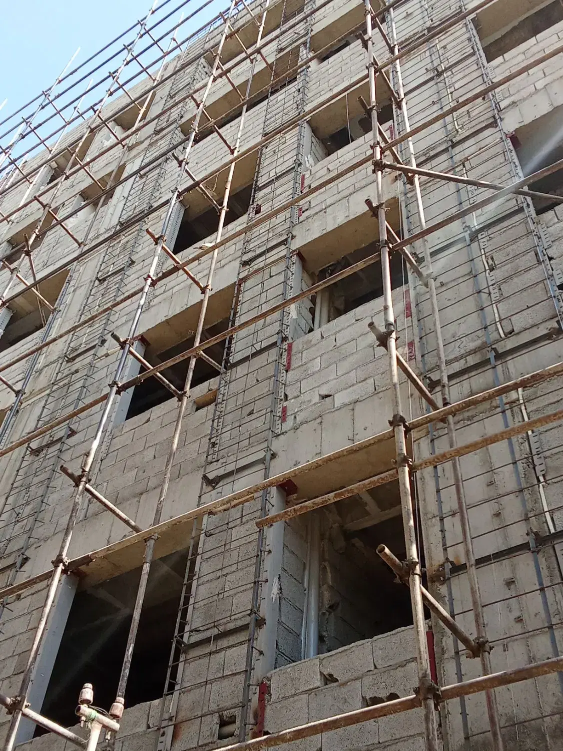 رابیتس‌کاری و نمای ساختمان در تهرانپارس جنوبی - تصویر 3