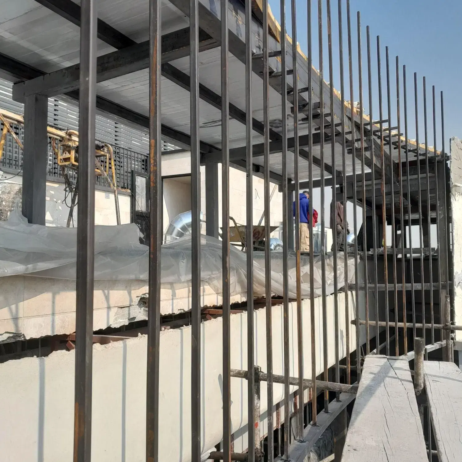رابیتس‌کاری و نمای ساختمان در تهرانپارس جنوبی - تصویر 7