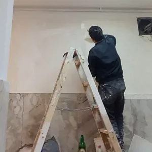 نقاش ساختمان در نظام‌آباد