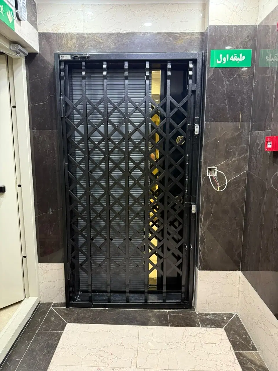 درب آکاردئونی در بلورسازی - تصویر 3