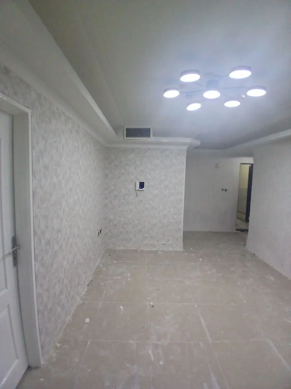 نقاشی ساختمان و کاغذدیواری در بریانک