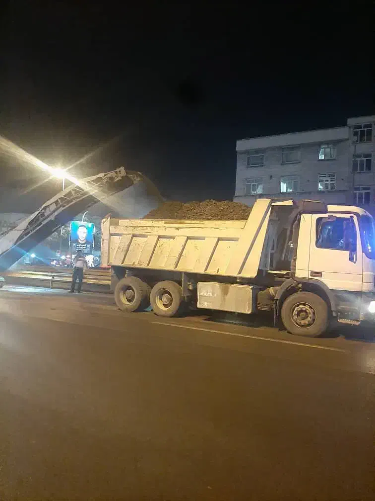پخش آسفالت و قیرپاشی محوطه در نعمت‌آباد