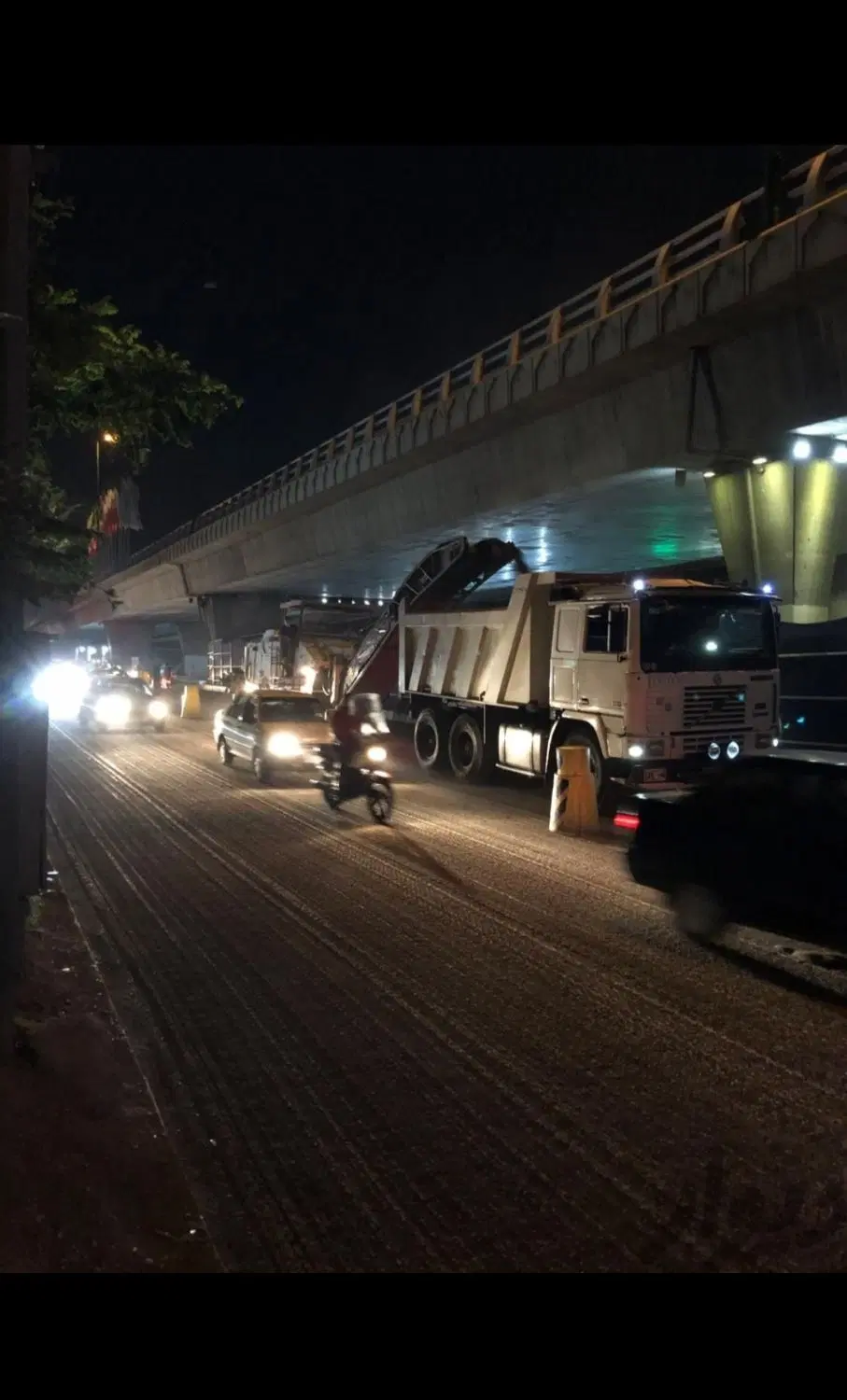 پخش آسفالت و قیرپاشی محوطه در نعمت‌آباد - تصویر 2