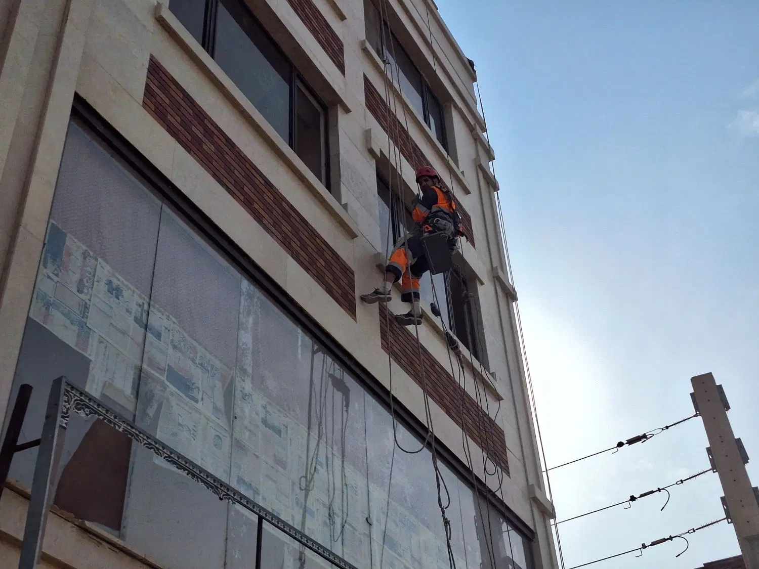 کار در ارتفاع کیانشهر - تصویر 4