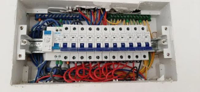 برقکار ساختمان در اکباتان