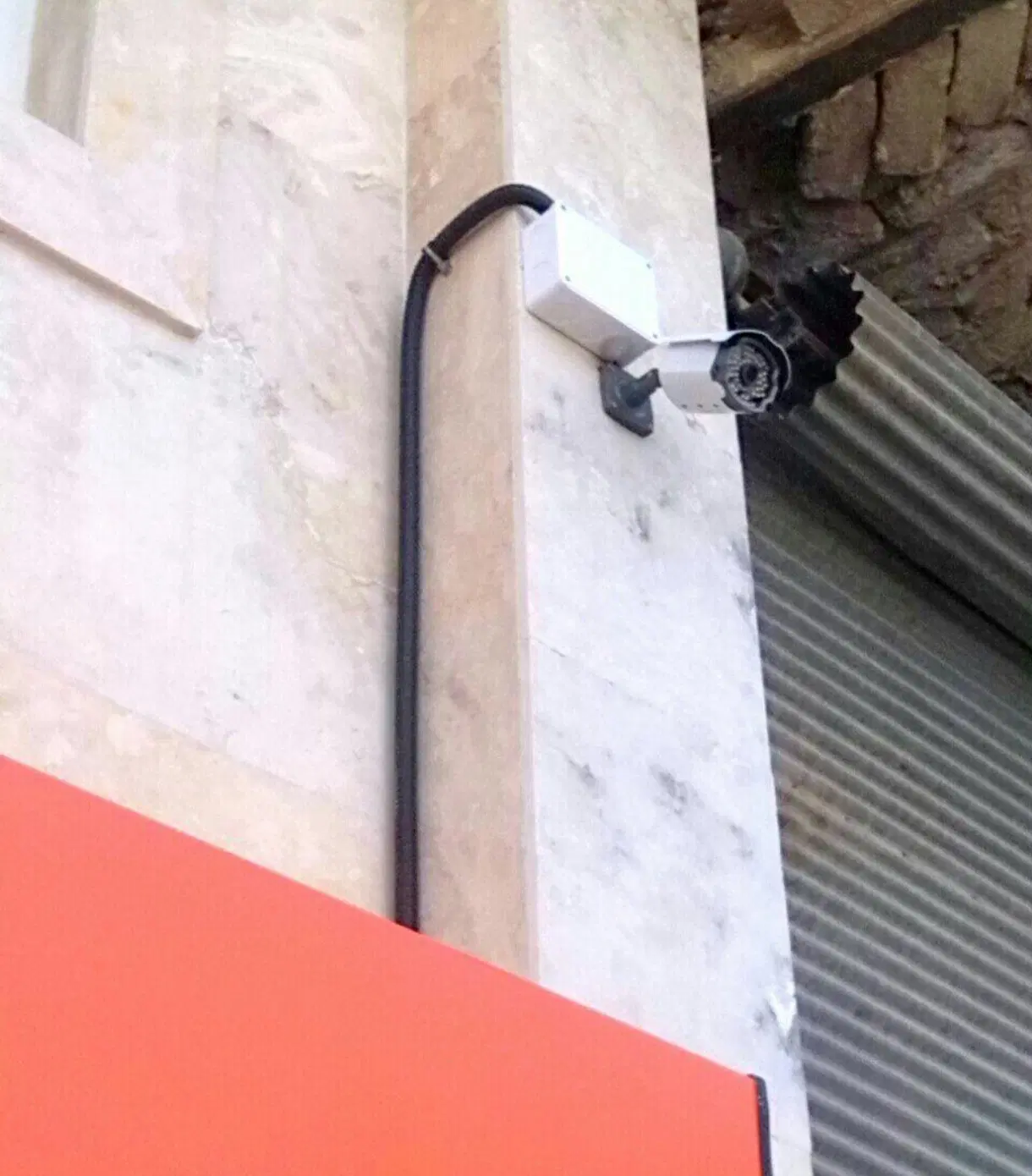 نصب دوربین مداربسته و برقکاری در هفت‌حوض - تصویر 2