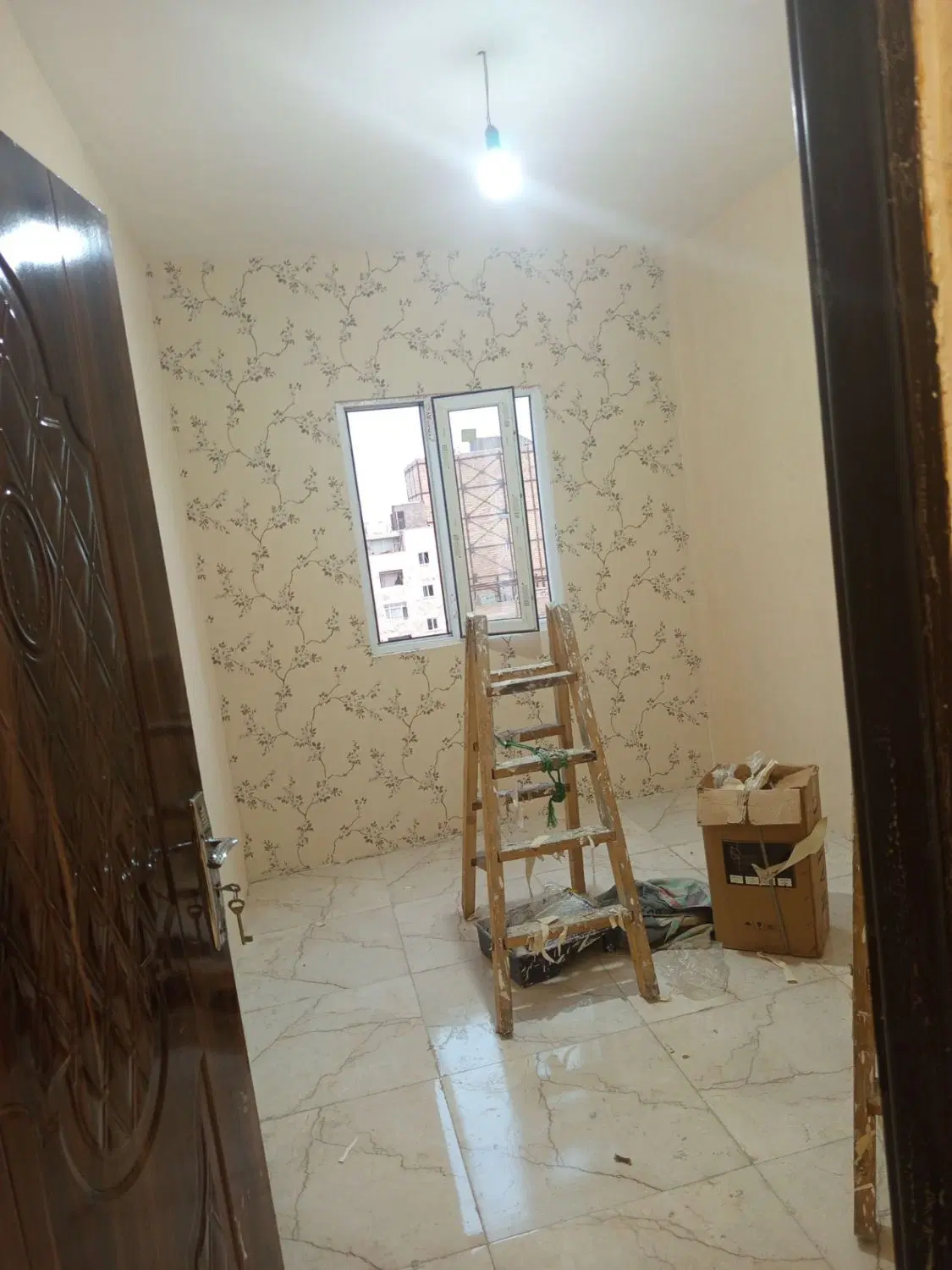 نصب کاغذ دیواری و نقاشی ساختمان در هوانیروز - تصویر 3