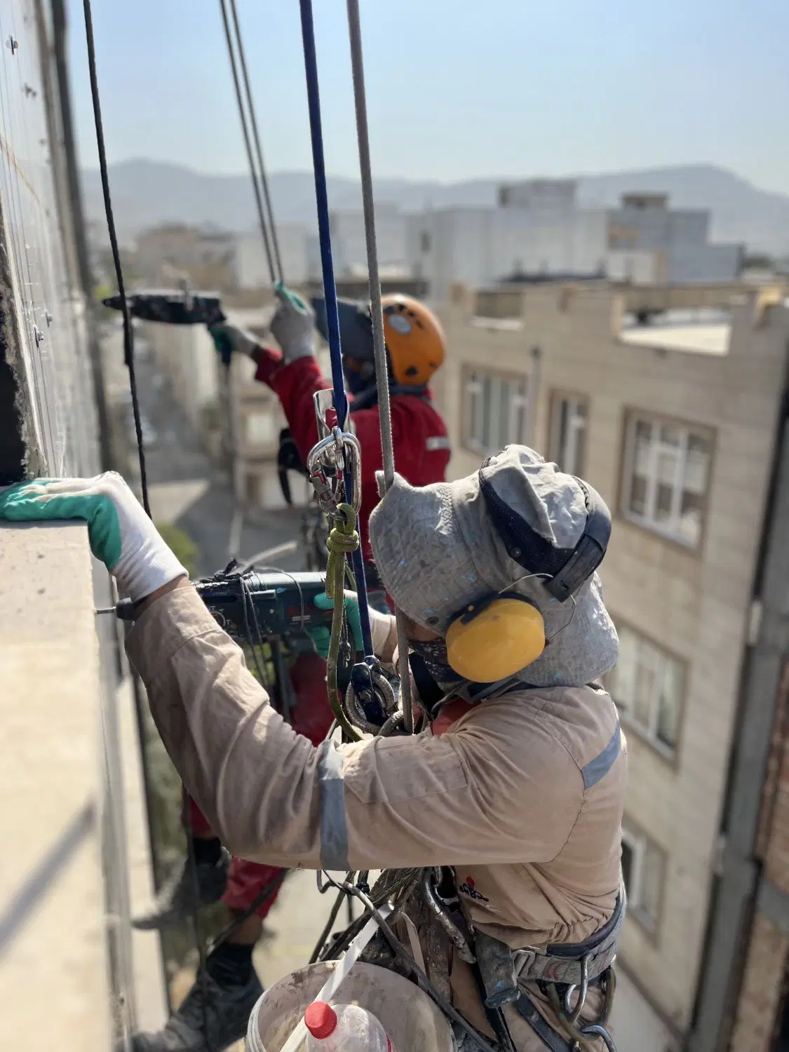 کار در ارتفاع و نماشویی در صادقیه - تصویر 6